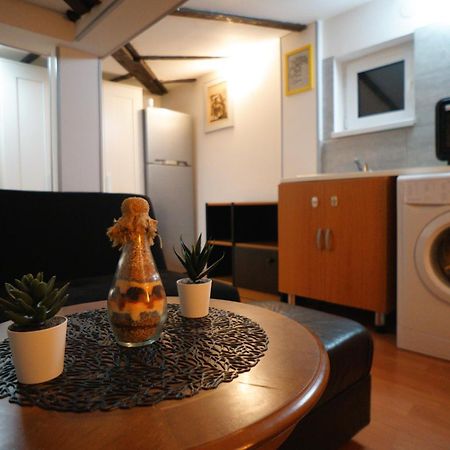 2-Room Cozy Retreat Near City Center Bucareste Exterior foto
