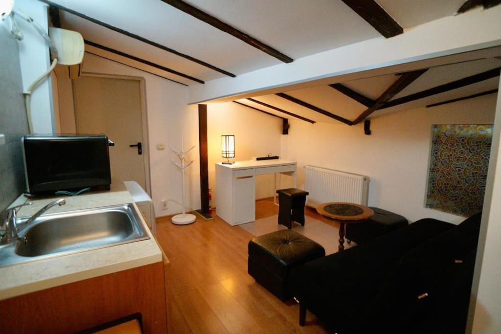 2-Room Cozy Retreat Near City Center Bucareste Exterior foto