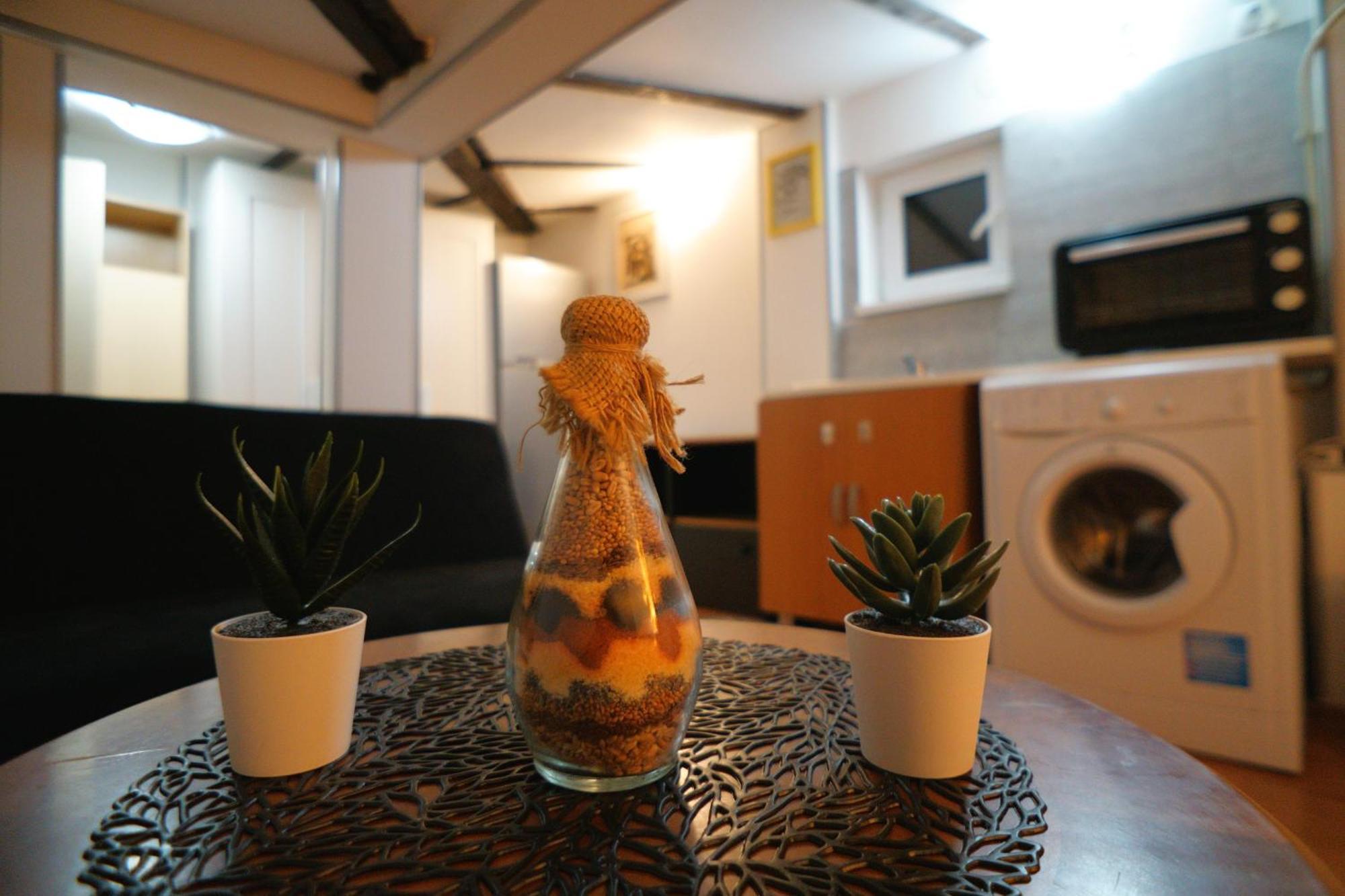 2-Room Cozy Retreat Near City Center Bucareste Exterior foto